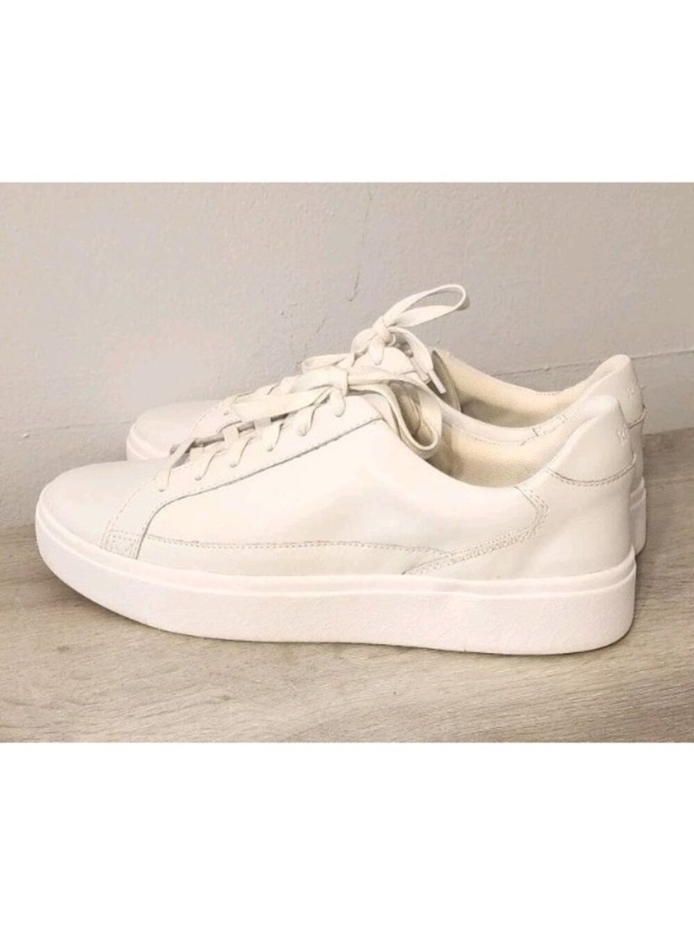 Kizik Vegas unisex White Sneakers